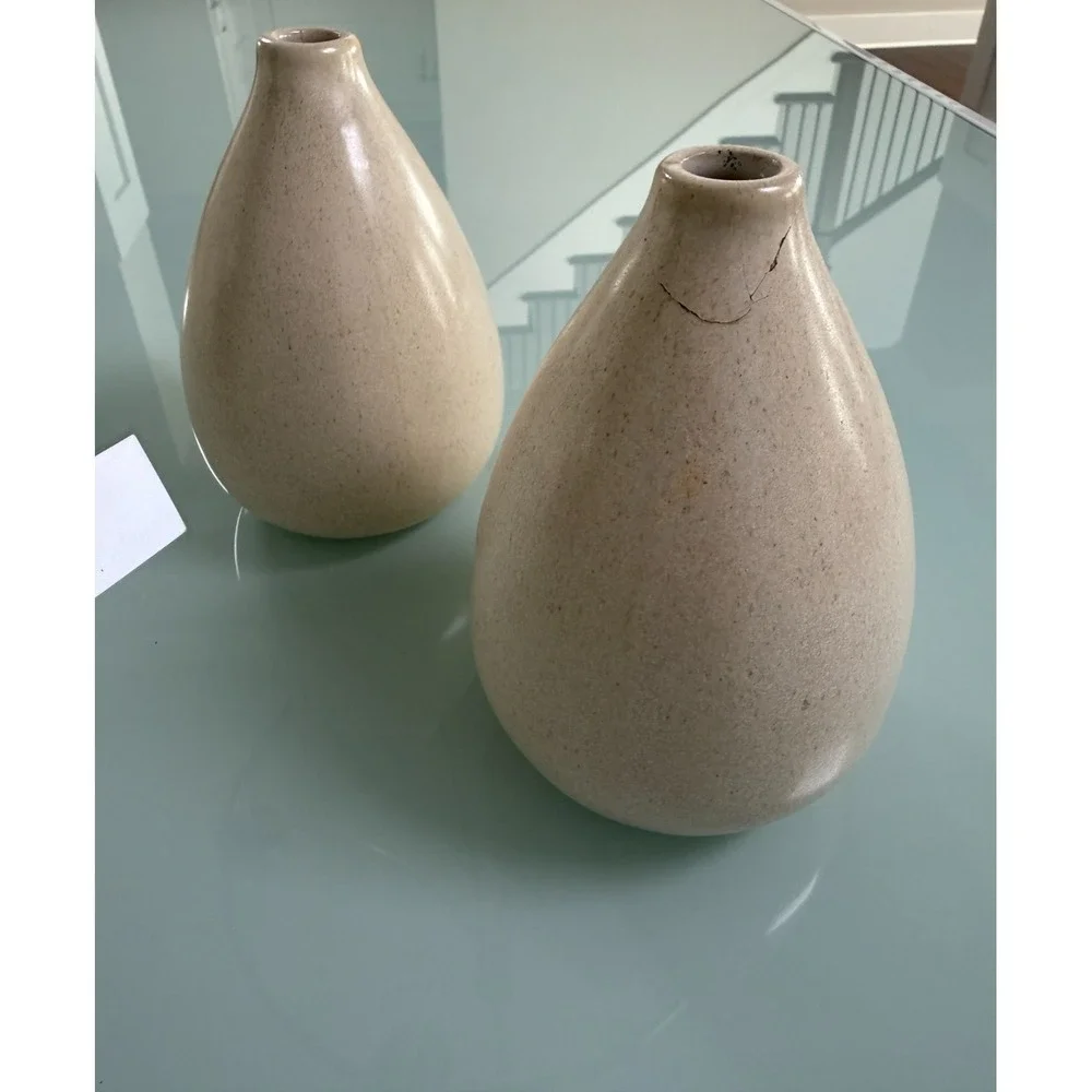 VTG Pair Ceramic Bud Vases‎ Beige 6.5 In Tall 4.5 round at base 1 Repair Vietnam